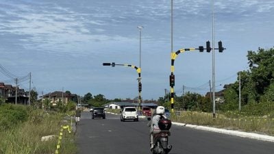乌鲁双溪美拉路40巷.红绿灯设备完成安装