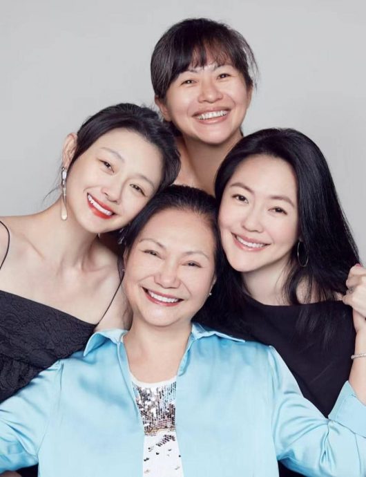 S妈临时缺席公益活动 私下暖举曝光