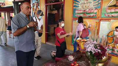 Ex-Sikh cop finds peace at Chinese temple for over 40 years