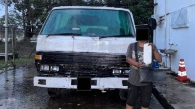 罗里泛道违规回转 警揪出司机开罚