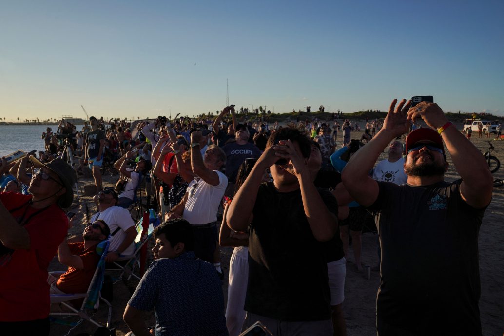SpaceX星舰第11次试飞成功 飞船溅落印度洋