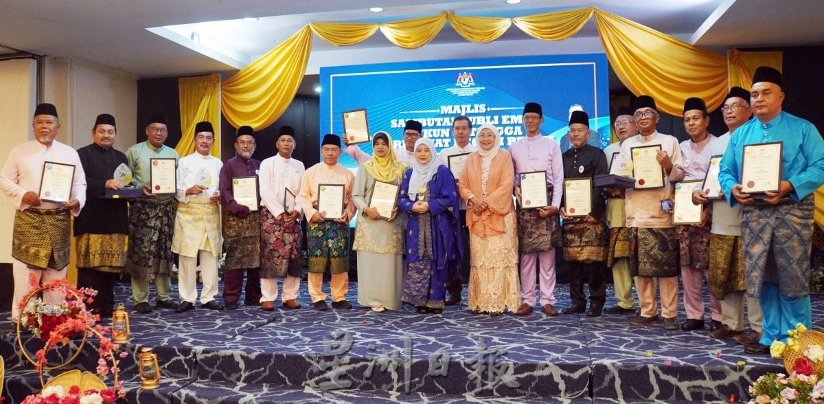 已签发（大北马）玻团结局颁“成立50周年金奖”