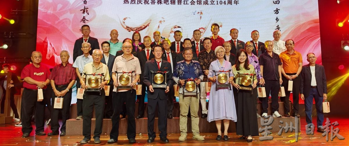 （已签发）柔：蔡世和吁政府和私人界   合办大学媲美哈佛