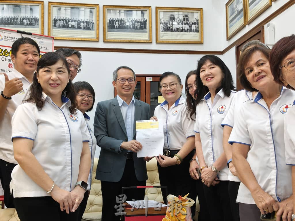 已签发(大北马)“艺心传爱·筑梦华教”教育慈善画展