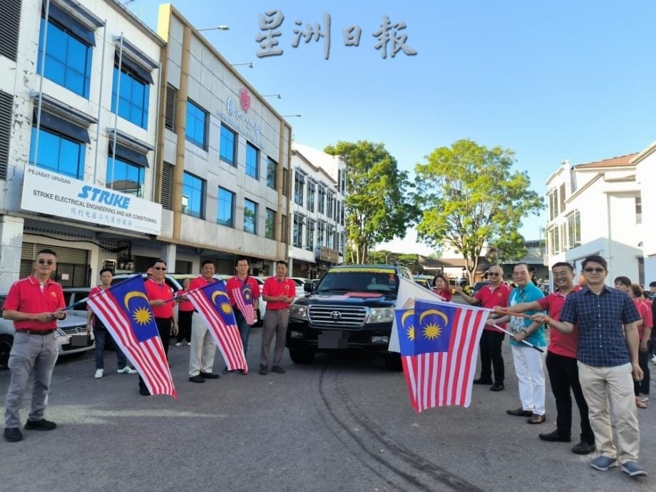 **已签发**柔：头条之一：新山杨氏办“豪情万里自驾游─锦绣西北行”  今早出发