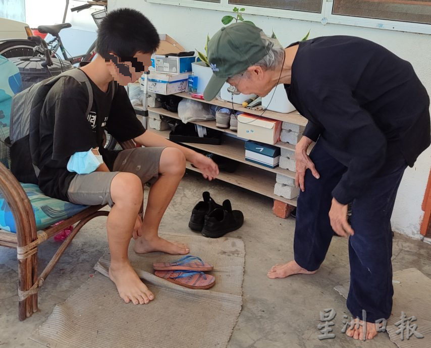 少年通宵打手游在校睡觉 送入Jaz盼良好成长