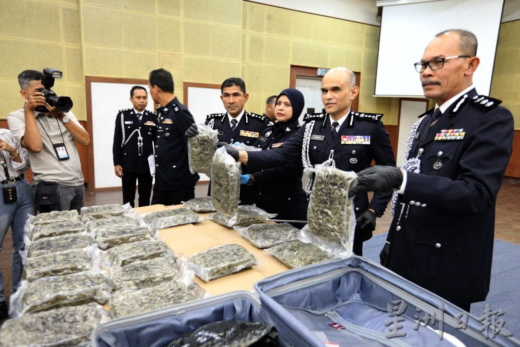 涉藏毒排气管运出国,警起获8万令吉冰毒捕一男