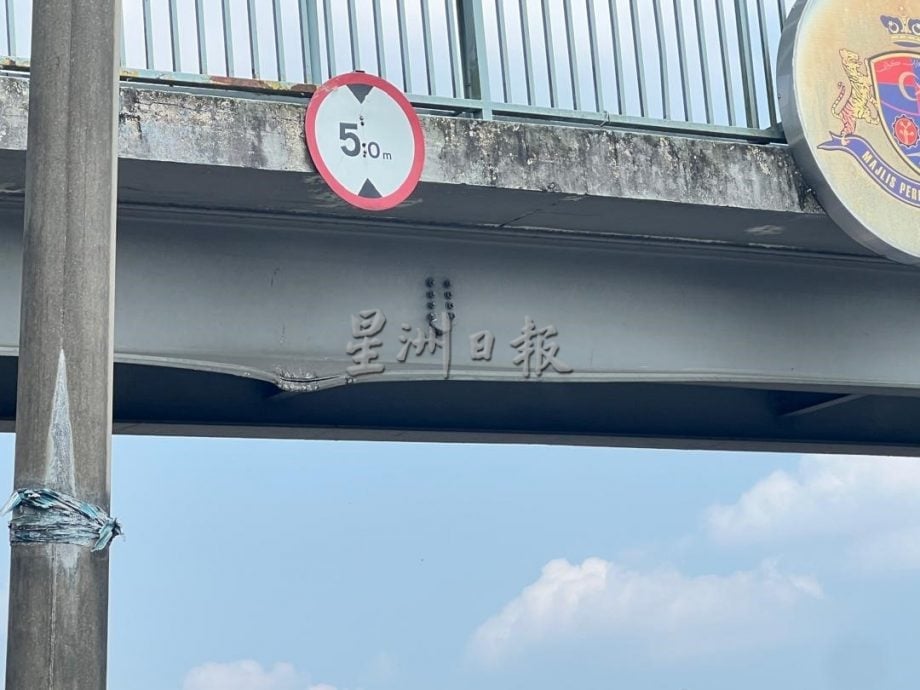 **已签发**柔：沙威行人桥3日午夜起关闭  市会展开修复工程