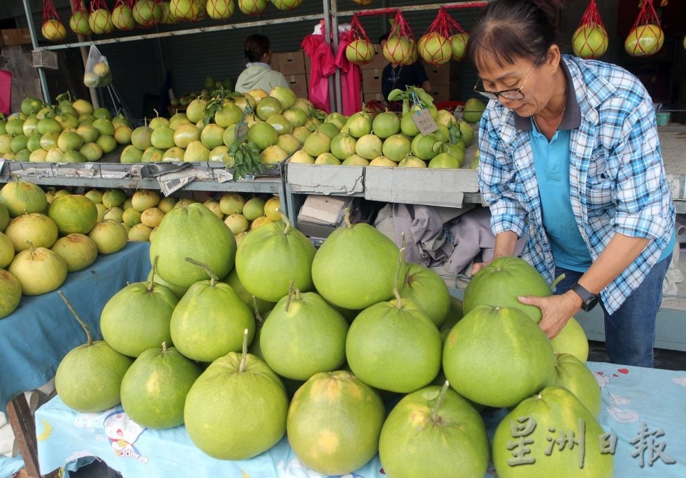 受闰六月影响 中秋柚子收成减价升