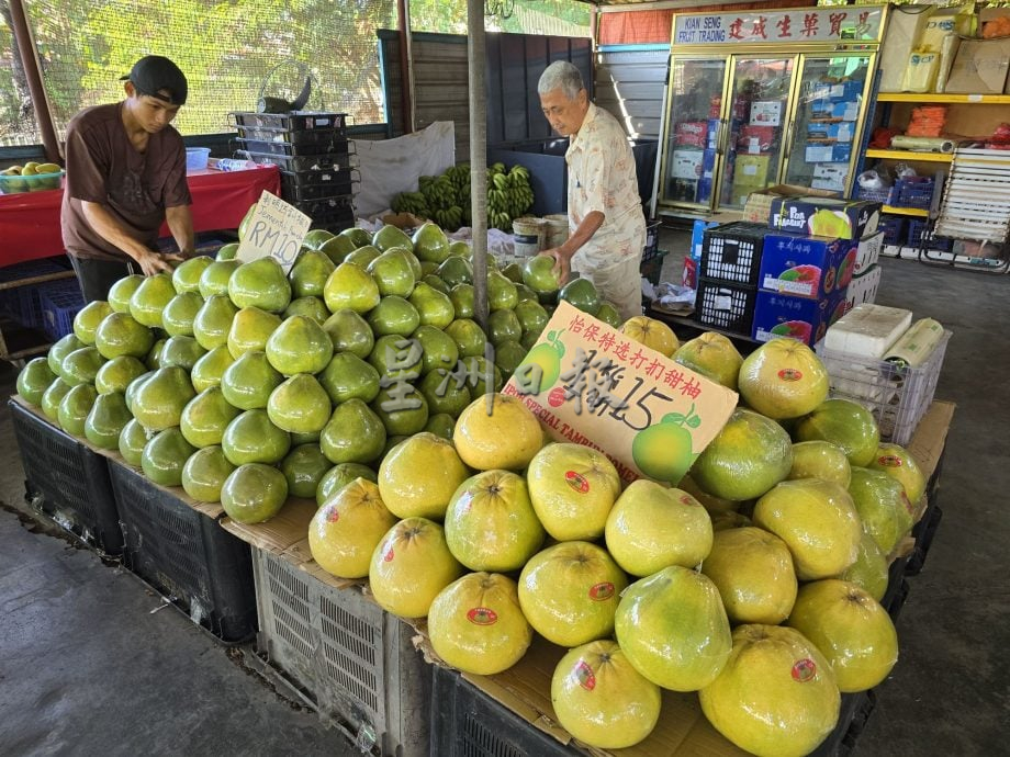 （古城封面主文／签发）中秋柚子市场慢热，业者不敢大量进货
