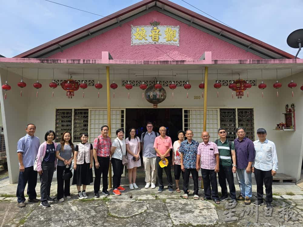 供星洲网/马英两国学者走访亚沙新村,跨国研究新村历史