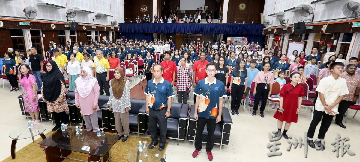 怡师范学院中秋晚会 各族跳舞吟诗团结互重