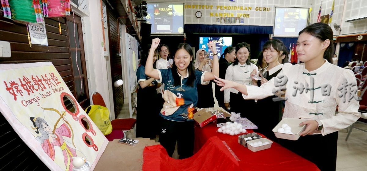 怡师范学院中秋晚会 各族跳舞吟诗团结互重