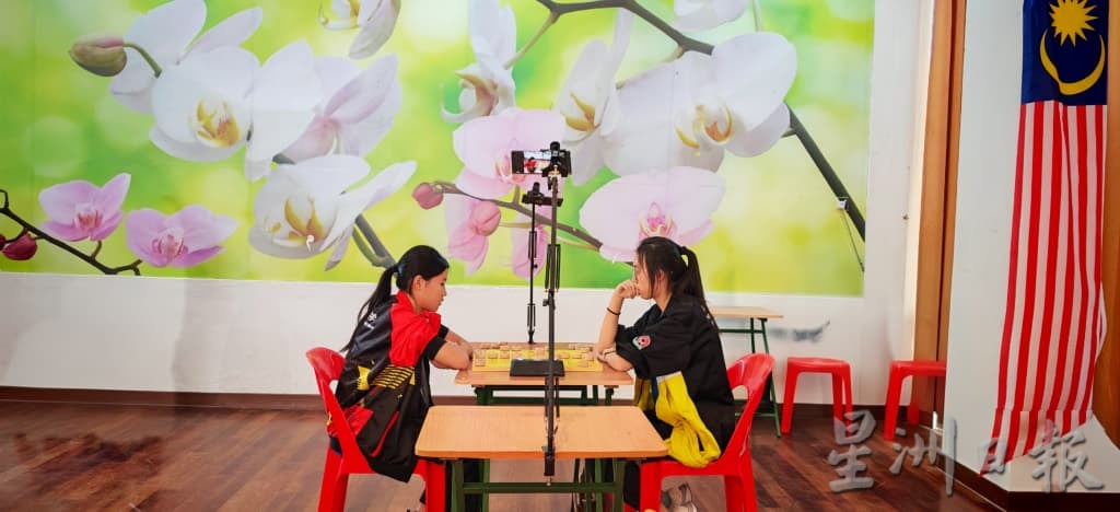 供星洲网:父母助圆“冠军梦”从山打根迁居芙蓉 洪千惠勇夺大马首枚世界象棋金牌