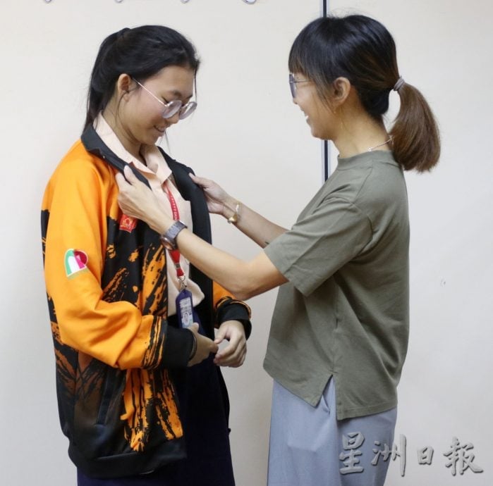 供星洲网:父母助圆“冠军梦”从山打根迁居芙蓉 洪千惠勇夺大马首枚世界象棋金牌