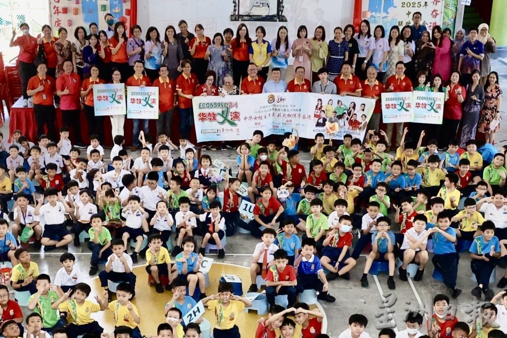 （10月4日见报）大都会版4头-“Econsave星洲华教义演”校园造势活动