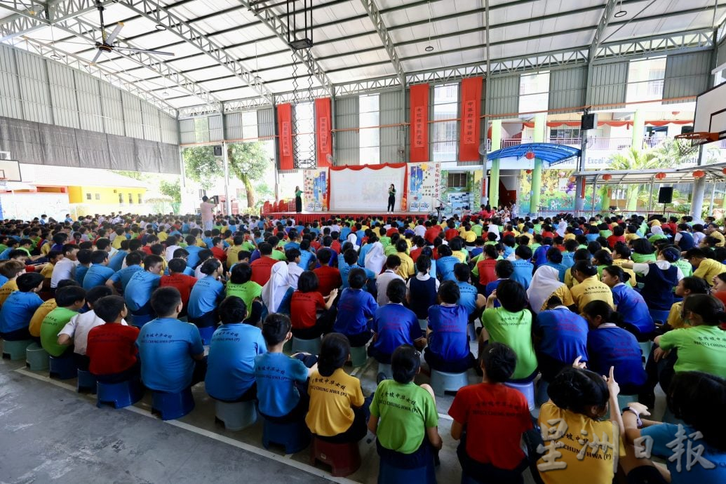 （10月4日见报）大都会版4头-“Econsave星洲华教义演”校园造势活动