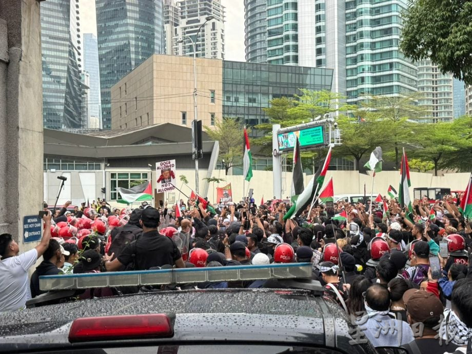 抗议以国扣23大马志愿者·集会者散会不解散碰撞警防线 现场气氛紧张