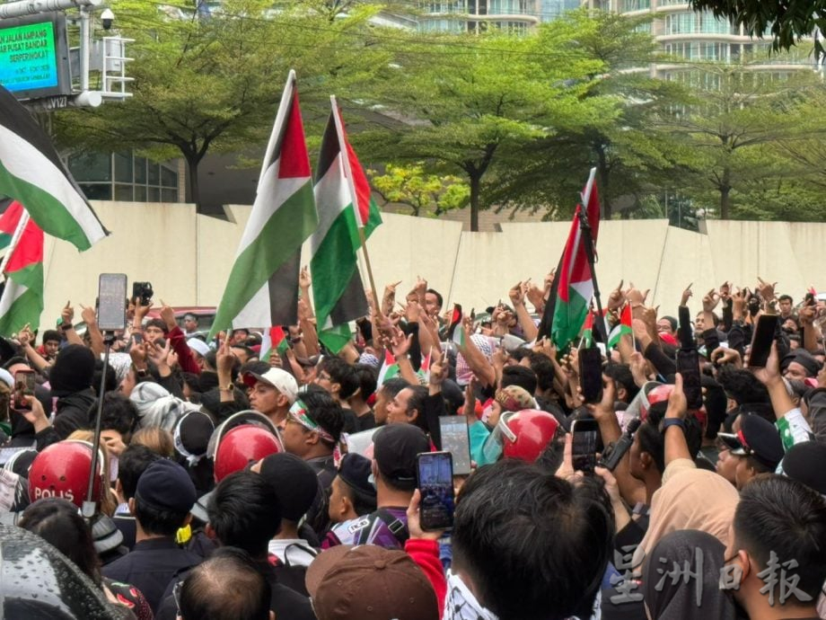 抗议以国扣23大马志愿者·集会者散会不解散碰撞警防线 现场气氛紧张