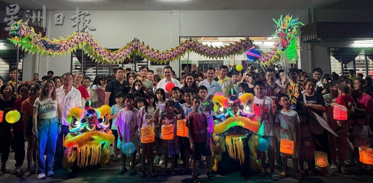 万邦刁湾中秋晚会好热闹 逾800人提灯游行