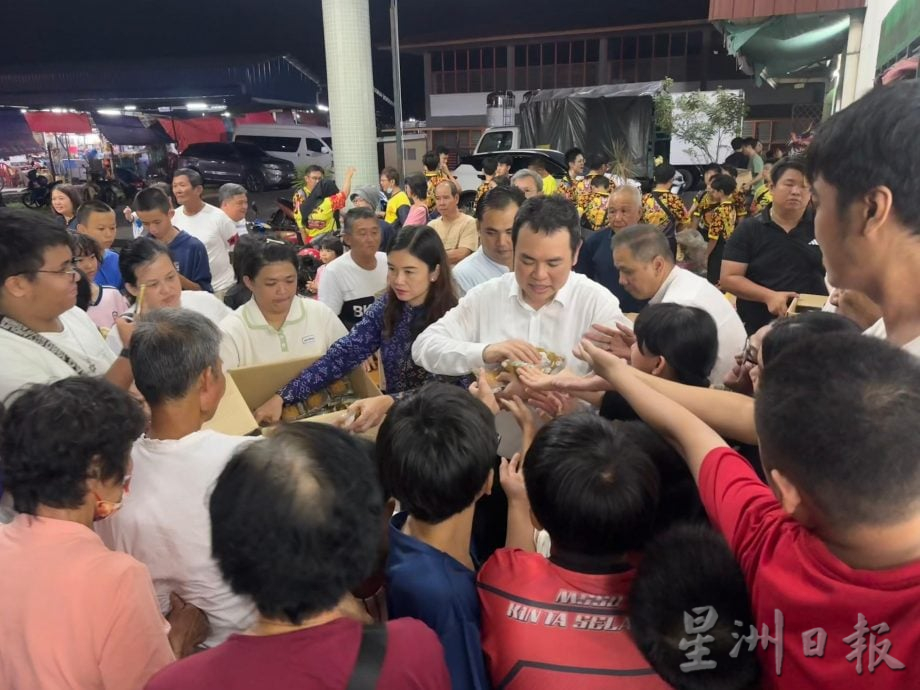 万邦刁湾中秋晚会好热闹 逾800人提灯游行