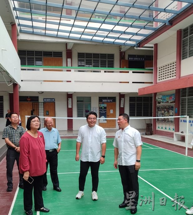 倪可敏吴家良发助学金 安顺393清寒学子各获1千