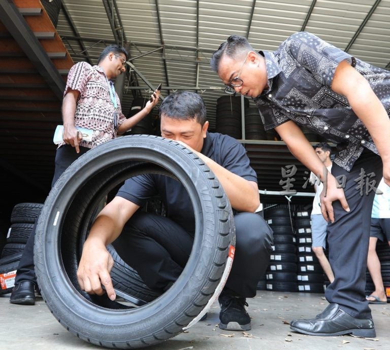 反贪会执法行动 旧胎冒充新货 标签生产日期伪造