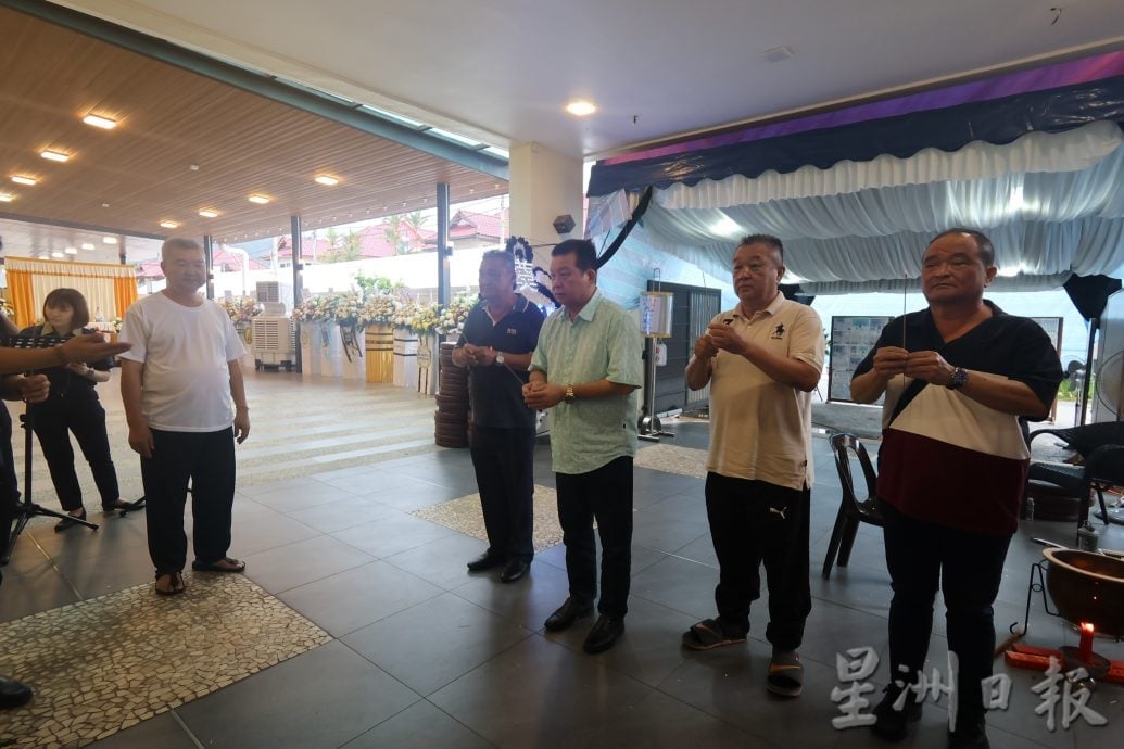 全:拿督斯里黄崇洸的父亲的黄世龙