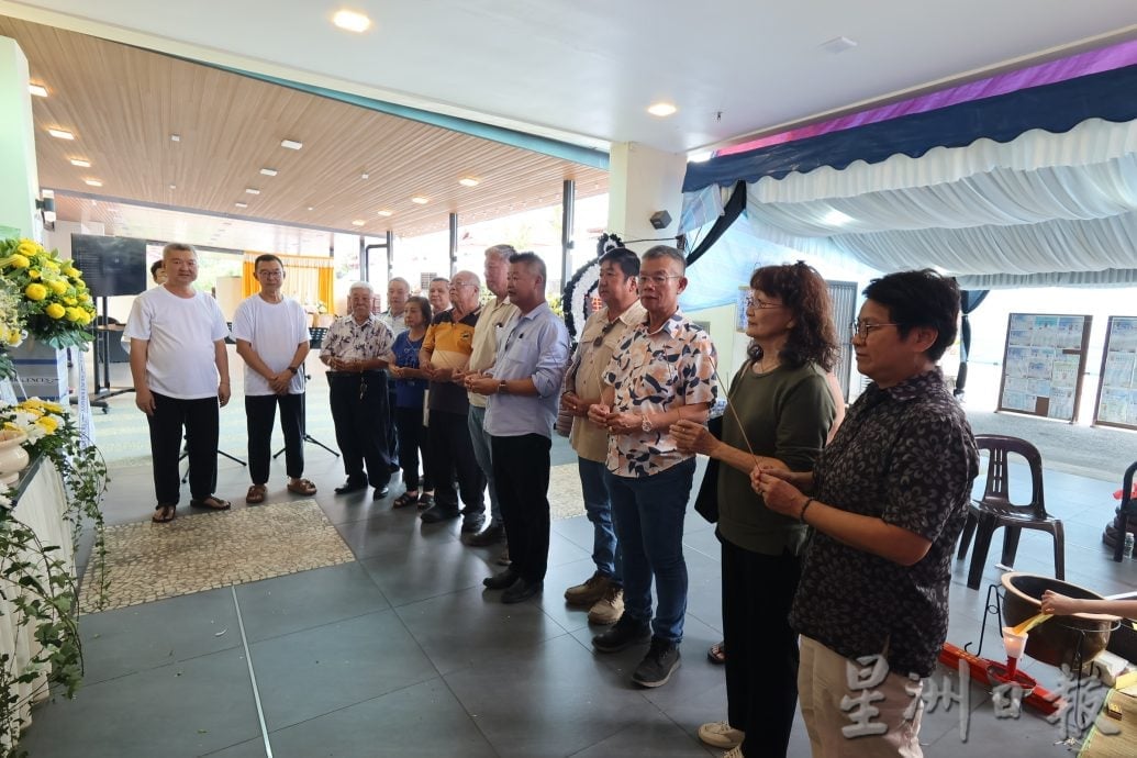 全:拿督斯里黄崇洸的父亲的黄世龙