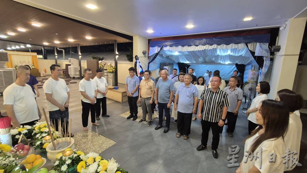 全:拿督斯里黄崇洸的父亲的黄世龙