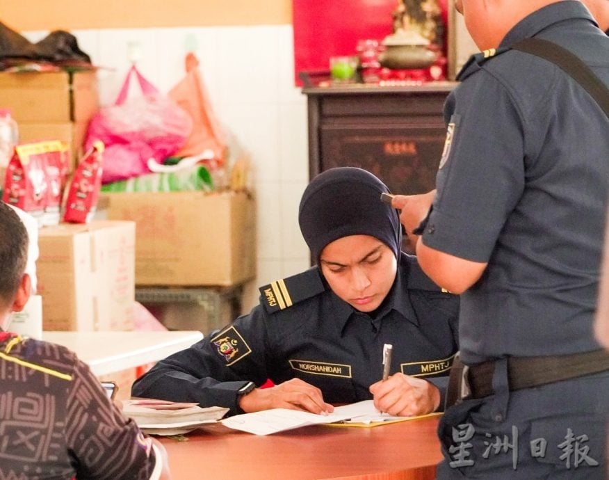 （古城封面副文）违规食肆卫生欠佳·市议会卫生局开罚单