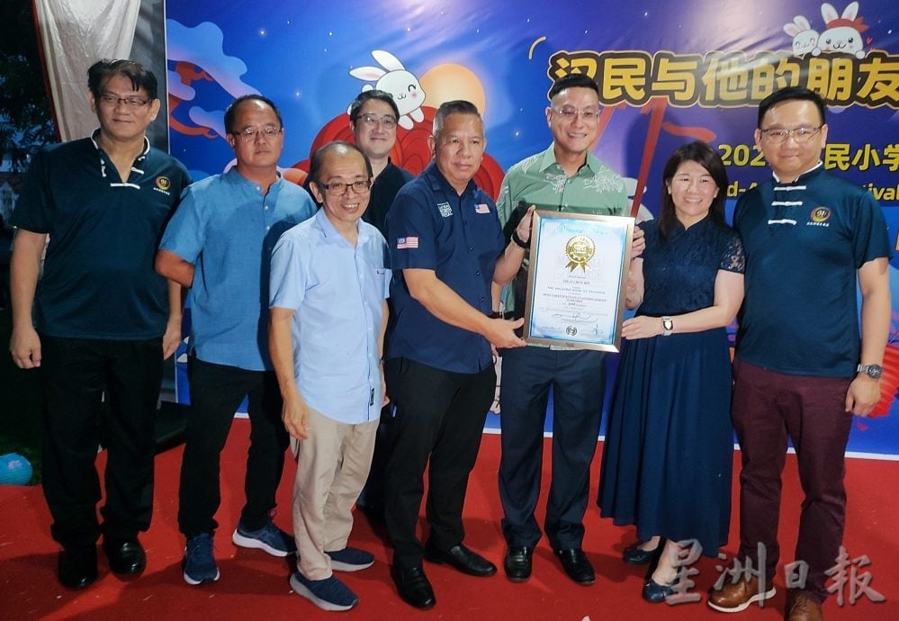 已签发(大北马)汉民小学“千人手绘灯笼”创下大马纪录