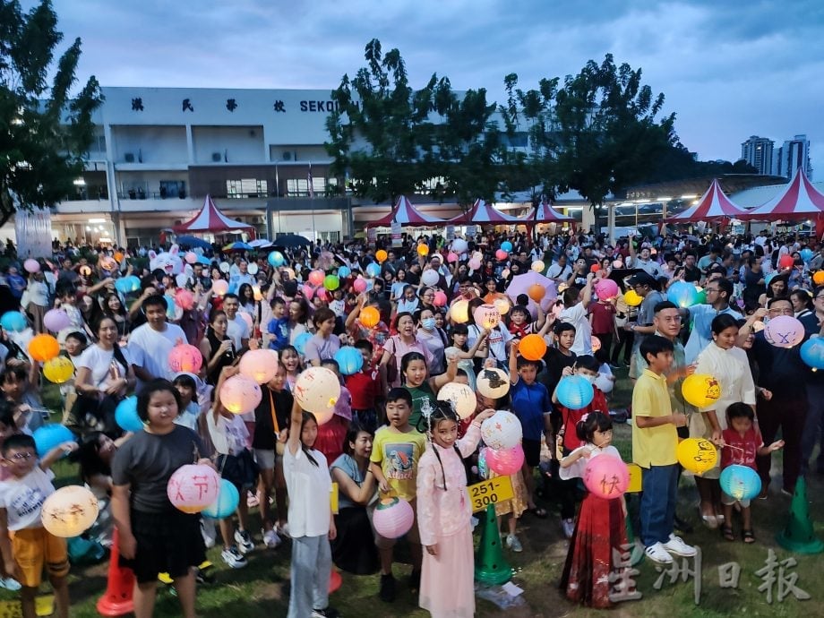 已签发(大北马)汉民小学“千人手绘灯笼”创下大马纪录