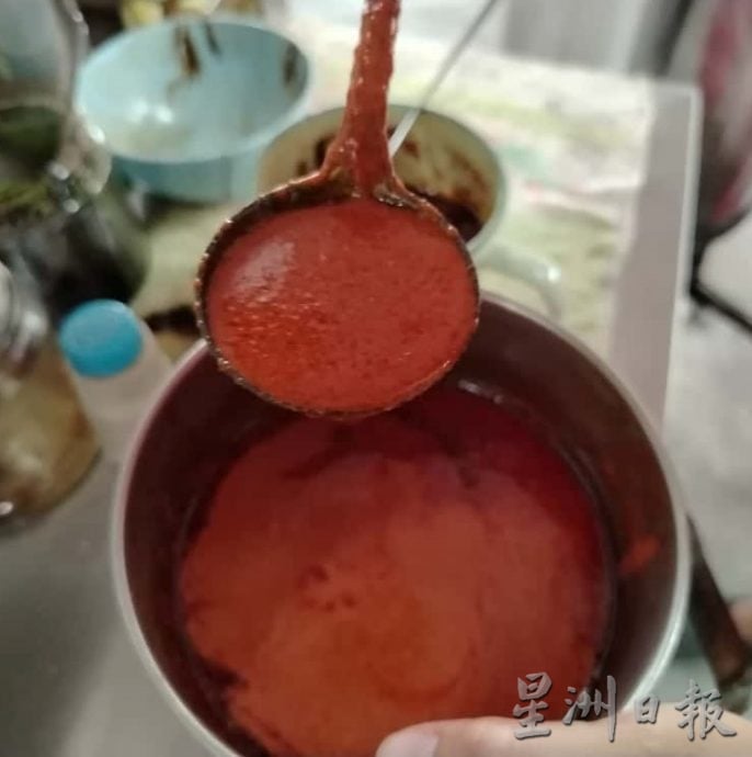 霹/版头/【人气美食】/在传统中寻求新意 艺晶古早咖哩面飘香