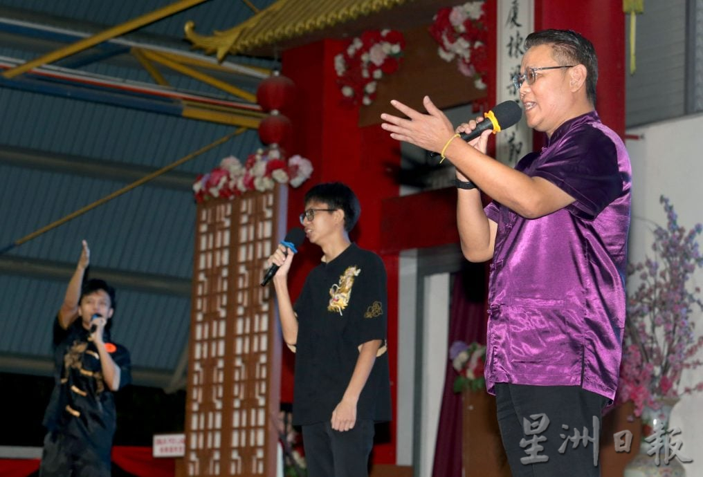 培南华中中秋晚会风雨无阻　提灯游行展文化热情