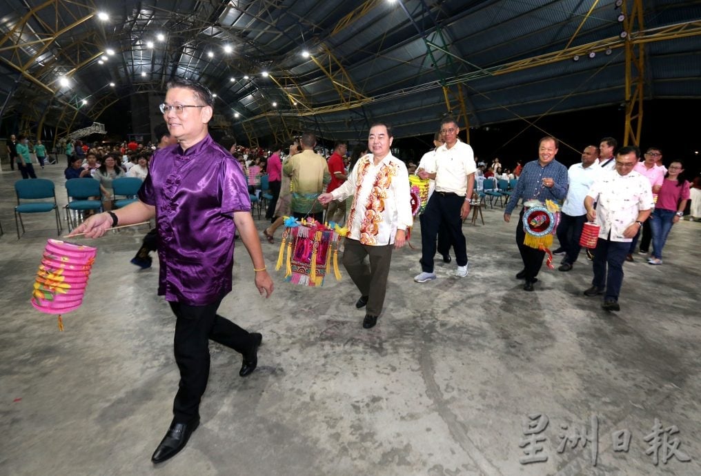 培南华中中秋晚会风雨无阻　提灯游行展文化热情