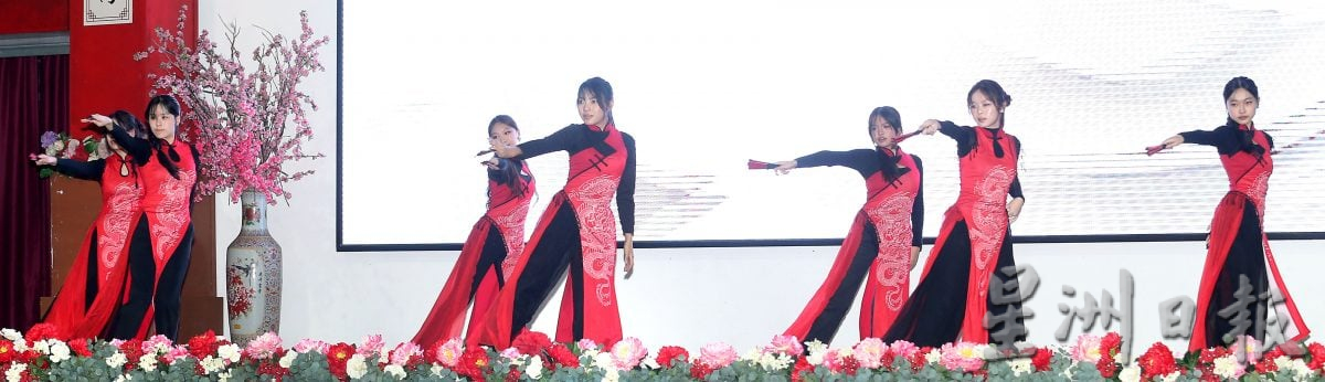 培南华中中秋晚会风雨无阻　提灯游行展文化热情