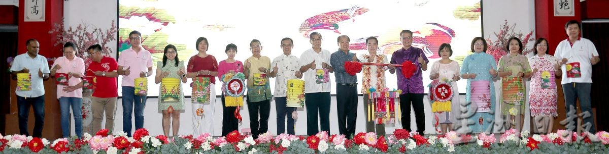培南华中中秋晚会风雨无阻　提灯游行展文化热情