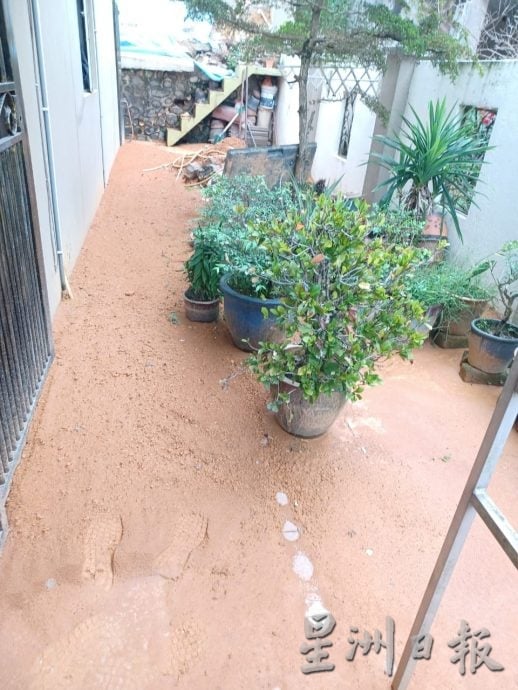 大都会(版3头)/万宜新镇第5区半独立洋房,屋后围墙倒塌,山泥掩屋