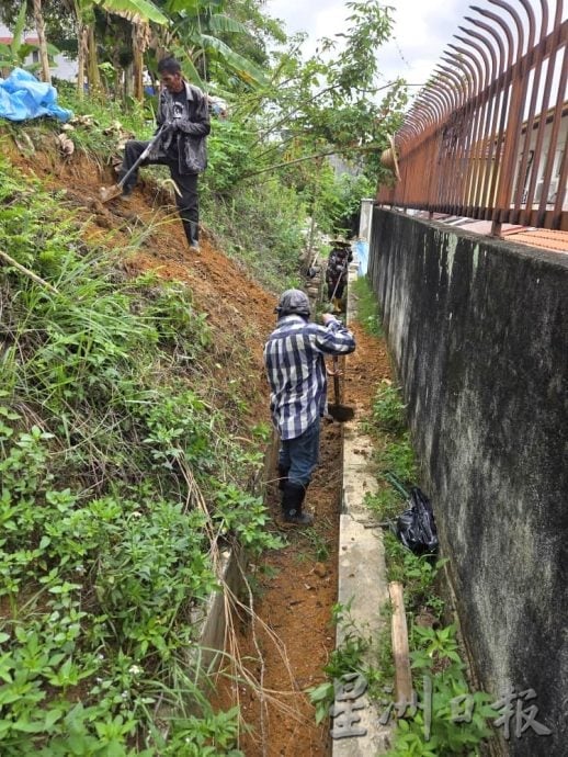 大都会(版3头)/万宜新镇第5区半独立洋房,屋后围墙倒塌,山泥掩屋