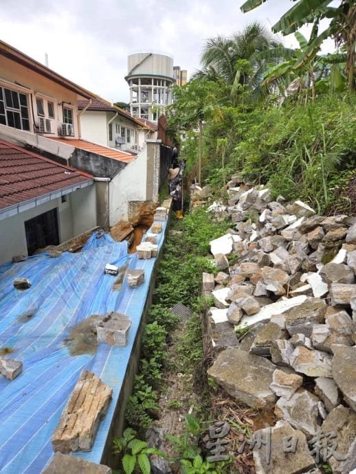 大都会(版3头)/万宜新镇第5区半独立洋房,屋后围墙倒塌,山泥掩屋