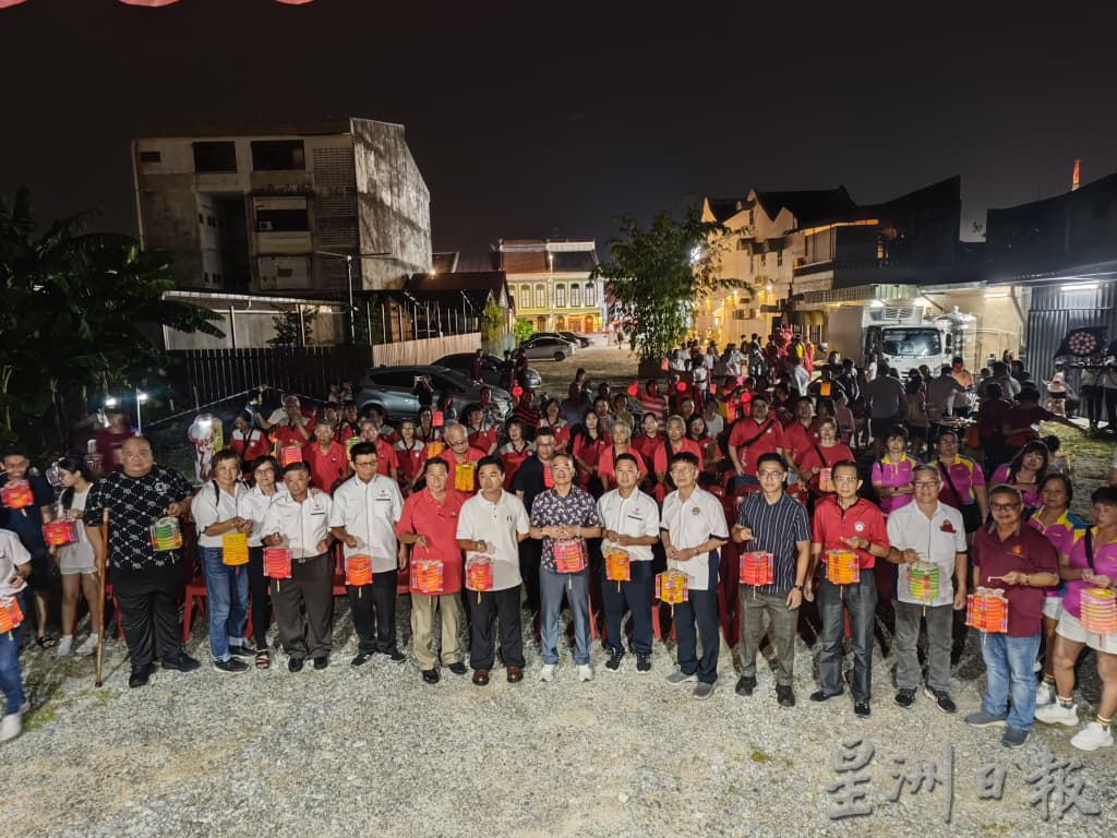 （古城第五版主文）三宝街文创坊中秋园游会点亮古城夜空