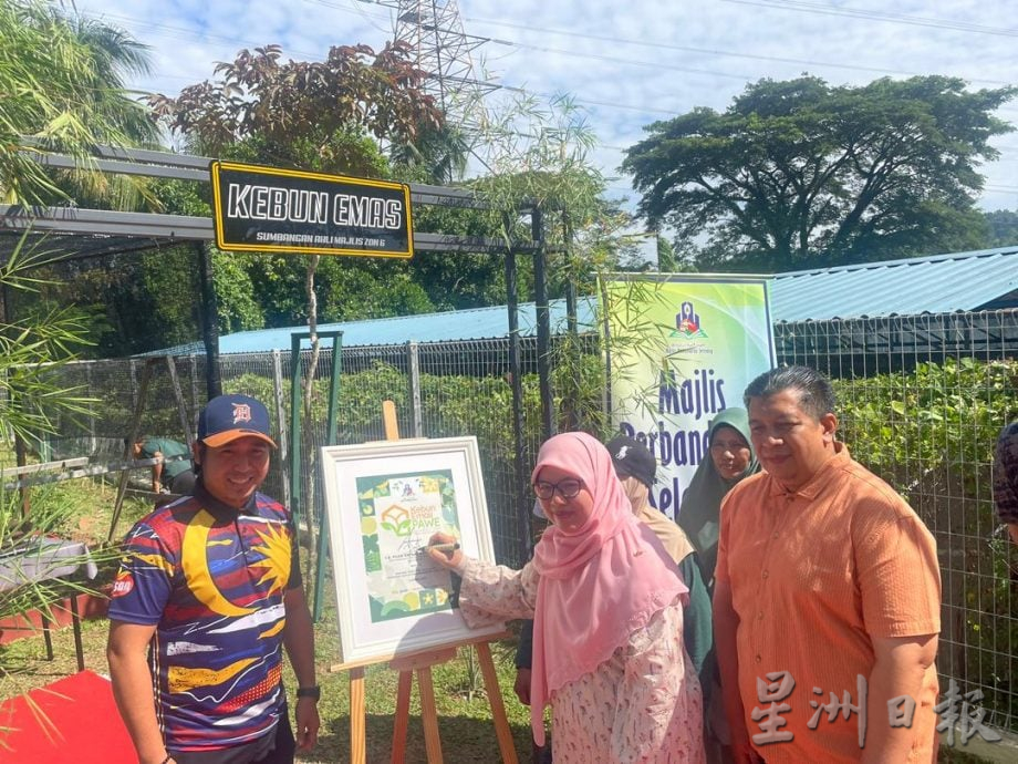 大都会(主文)/谢安宝出席双溪杜亚乐龄人士活动中心的关怀长者活动