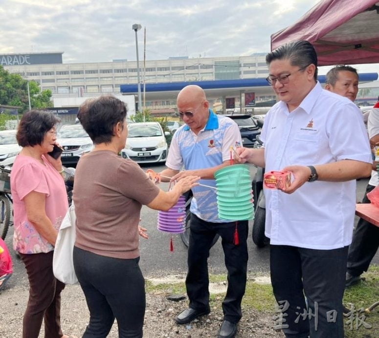 (今日下)大都会/(主文)早市迁至新址、顺利运作