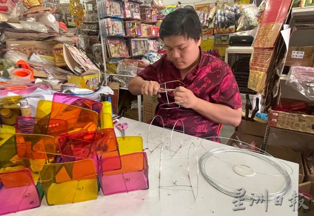 新生代灯笼制作人陈德伦 传统融入创意照亮中秋