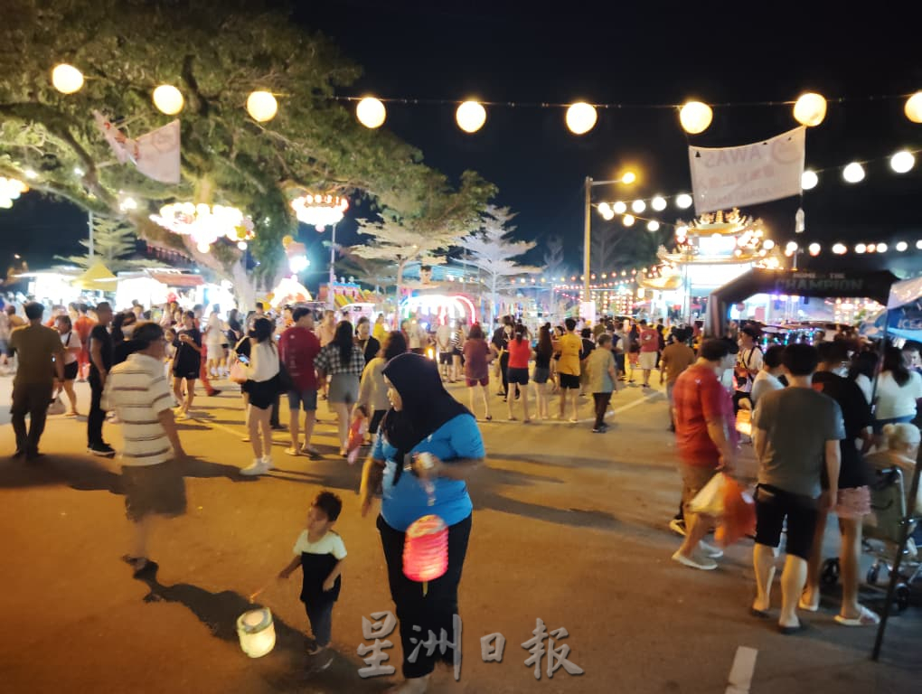 已签发 柔：版头之一：“秋月河畔情聚班卒”嘉年华 各族同胞共庆中秋 凸显多元特色