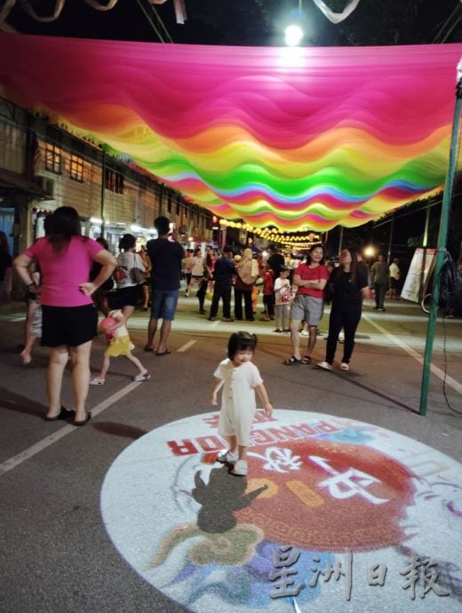 已签发 柔：版头之一：“秋月河畔情聚班卒”嘉年华 各族同胞共庆中秋 凸显多元特色