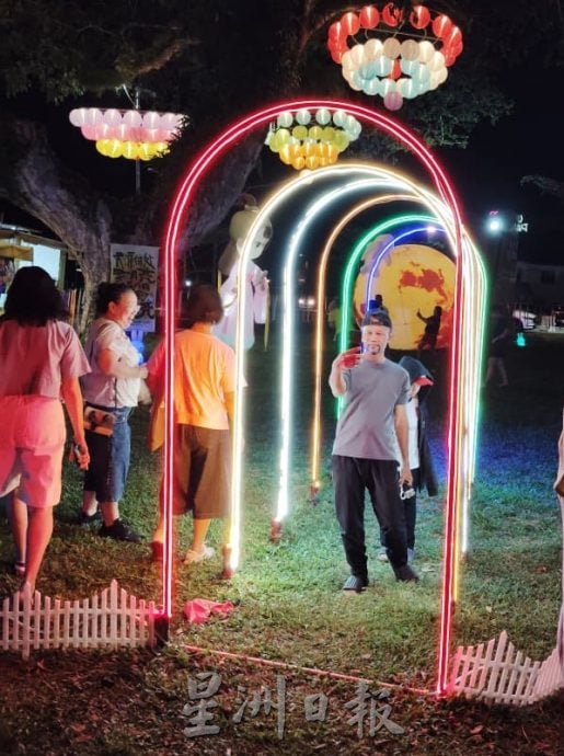 已签发 柔：版头之一：“秋月河畔情聚班卒”嘉年华 各族同胞共庆中秋 凸显多元特色