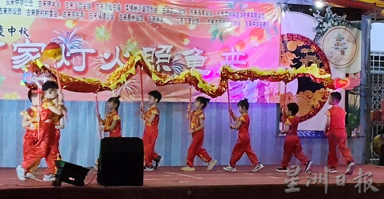 已签发 柔:版头之一:“万家灯火照龟来”,场面热闹温馨