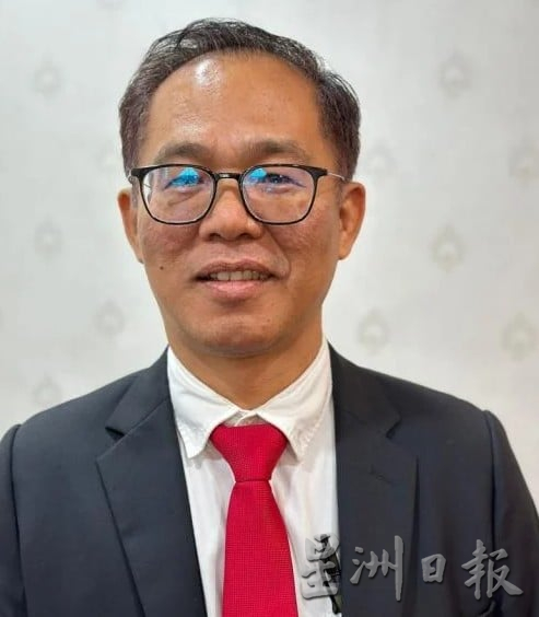 （古城第三版主文）蓝锌板遮不住老屋荒凉·旅游年有望改变吗？